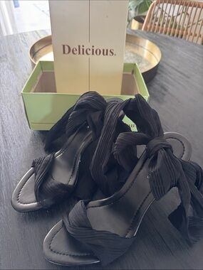 Delicious Black Knot-Tie Heeled Sandals